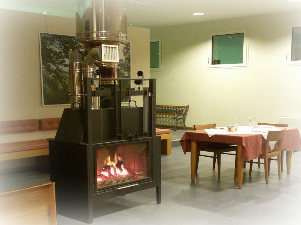 Montalto Pavese 新月农庄酒店 外观 照片