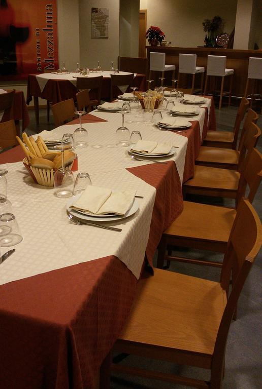 Montalto Pavese 新月农庄酒店 外观 照片